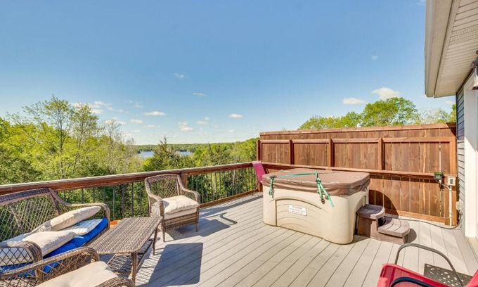 Taylorsville House | Lake-View Kentucky Getaway with Resort Amenities!