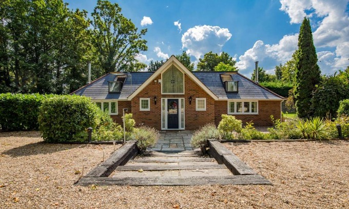 Wraysbury House | Lake View Lodge