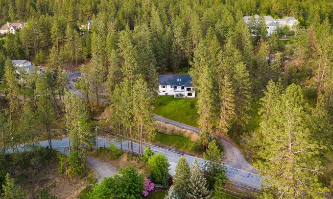 Liberty Lake House | Lake View, Master King Bed with Private Bath, Infant-friendly, FREE Wireless