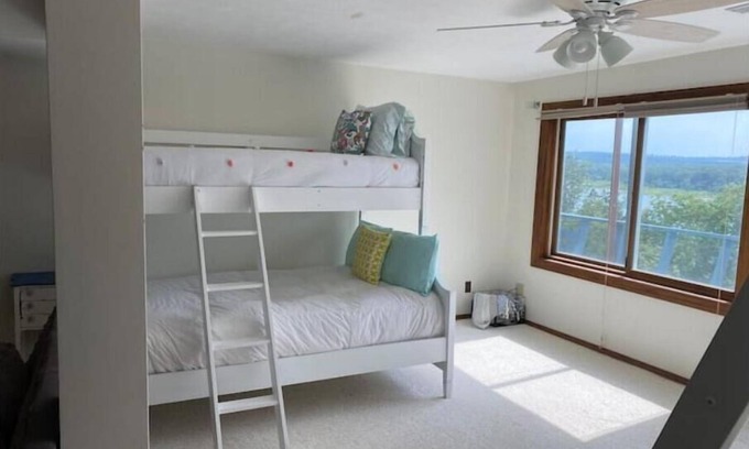 Boone County House | Lake View Retreat