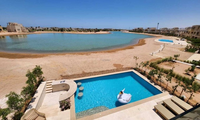 El Gouna Villa | Lake view Spacious 5-bedroom villa in peaceful El Gouna - Hurghada, heated pool