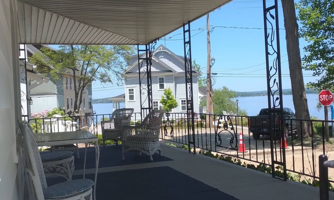 Chautauqua House | LAKE VIEW. TWO MASTER BEDROOMS. PARKING. LOCATION!