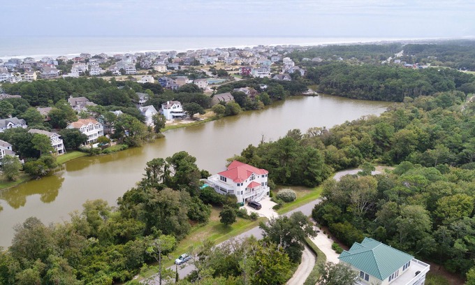 Corolla House | Lake View with a Private Pool & Hot Tub