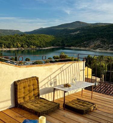 Bauduen Apartment | Lake View with Private Terrace
