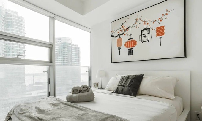 Central Waterfront Condo | Lake Views - 2BDR Downtown
