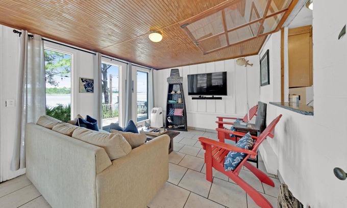 Grayton Beach House | Lake Views~Beach House~4 Bikes~Historic Grayton Beach~Sealake Cottage