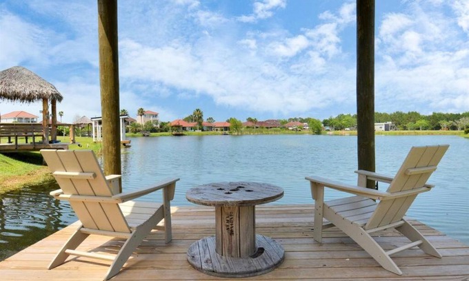 Dickinson House | Lake Views, Kayak Lake Cruises, Private Fishing