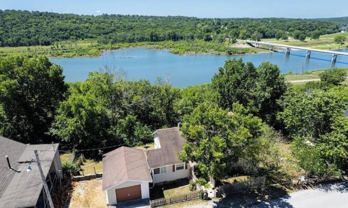 Forsyth House | Lake Views! Little Bell Bungalow Charmer, Backyard, Game Room, Foosball