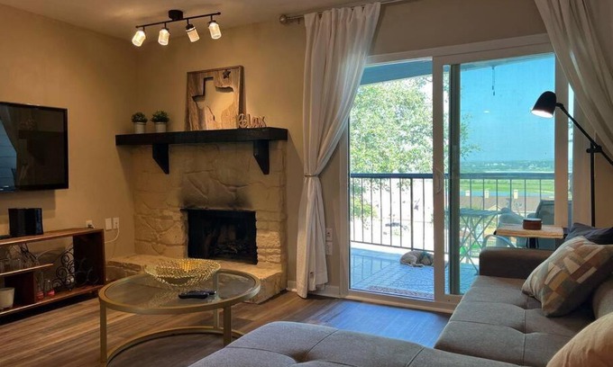Canyon Lake Apartment | Lake Views, Sleeps 4, Pool, Pets Welcome!