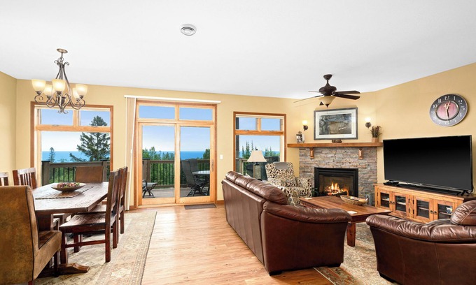 Lutsen House | Lake views throughout. Next to golf, hiking/biking trails and winery.