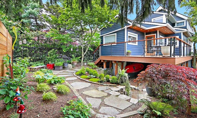 Leschi House | Lake Washington Adventures