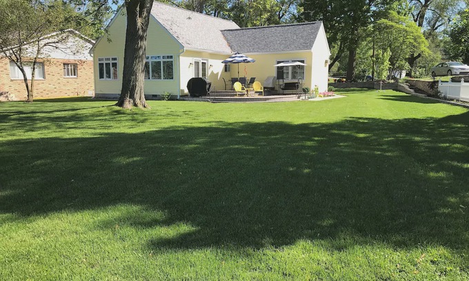 Syracuse Cottage | Lake Wawasee Conklin Bay in Oakwood Resort with Dock for your Boat