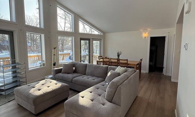 Dunnottar Cabin | Lake Winnipeg Retreat in Matlock, MB