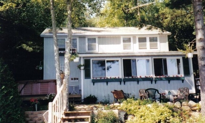 Laconia House | Lake Winnisquam NH. Lovely, Private Waterfront Home, 3 BR's, 2 bath, Jacuzzi.