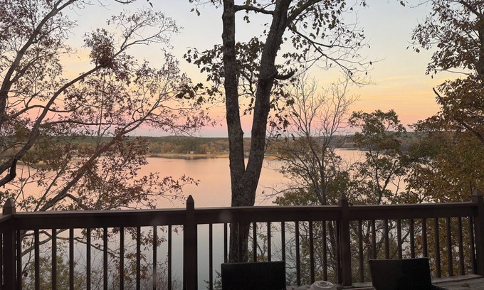 Bremen House | Lakebound and Down! Beautiful waterfront home on Smith Lake