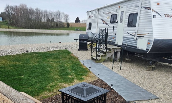 Birdseye House | lakefront 2 bedroom rv at Whispering meadows at patoka lake