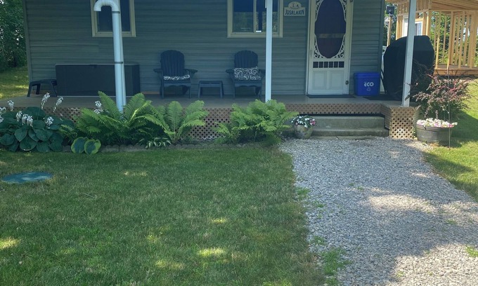 Dunnville Cottage | Lakefront 2bedroom cottage with loft! Right on Lake Erie! Private beach!
