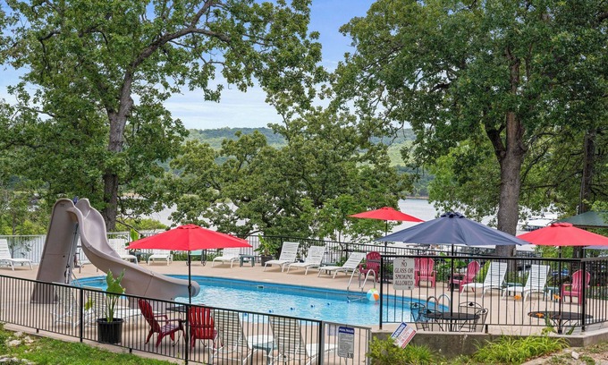Kimberling City Cabin | Lakefront 2BR Cabin w/Pool + Swim & Boat dock