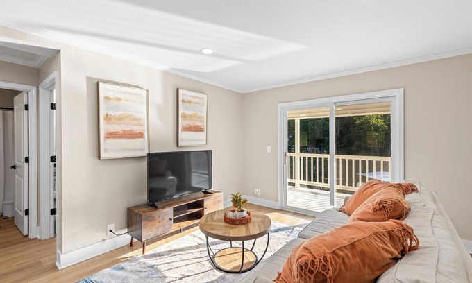 Edwards Apartment | Lakefront 2BR Retreat w/Dock Access+Scenic Views