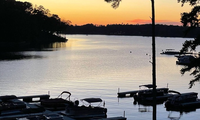 Dadeville Condo | Lakefront 3BR 2BA Condo on Lake Martin! Perfect for your family!