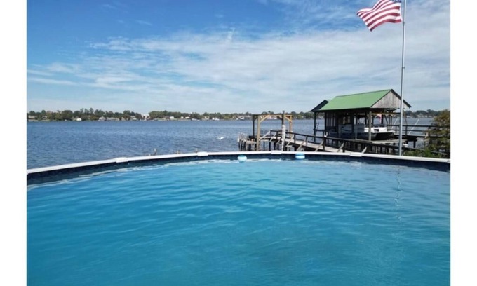 Ventress House | Lakefront 4-bedroom/2 BA, Sleeps 10 , private pool and pier. + VIEW !