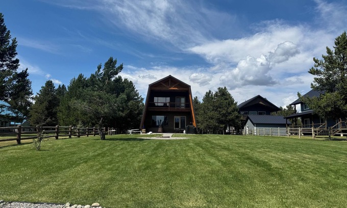 Island Park Cabin | Lakefront 4BR/4BA Cabin with Sauna, Hot Tub & Private Dock – Minutes from YNP!