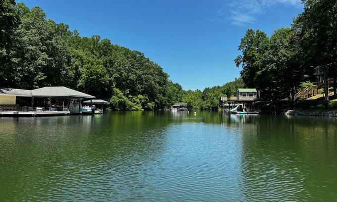 Moneta House | Lakefront 4BR, Private Dock, Fire Pit, Internet, Kayaks, Game room, Quiet cove