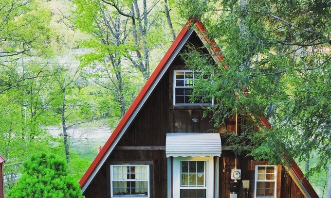 Sloans Valley Cabin | Lakefront A-frame: rare private dock, rock wall views, short walk to boat ramp