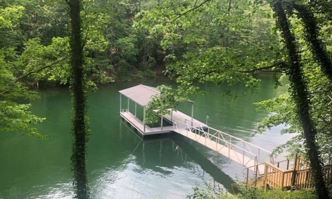 Woodstock House | LakeFront Allatoona Great View&w/Dock,sleeps10adults/2 kids,Deck-7mi @LakePoint!
