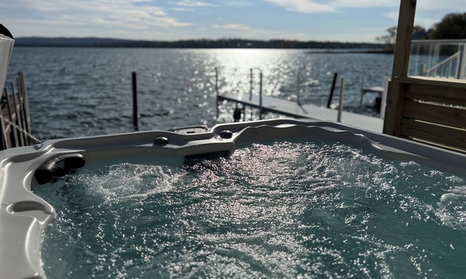 Oden House | Lakefront - Amazing views! Private Hot Tub & Boat Slips. 12 mins to Ski Resorts!