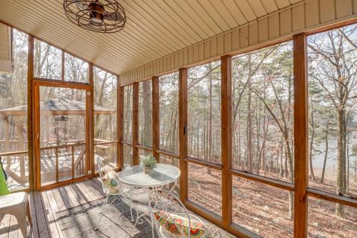 Bee Branch House | Lakefront Arkansas Home with Deck, Grill and Cornhole!