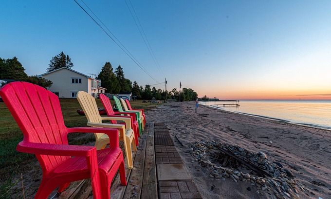 Bark River House | Lakefront Beach House