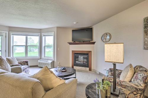 Birchwood Apartment | Lakefront Birchwood Condo with Pool and Hot Tub!