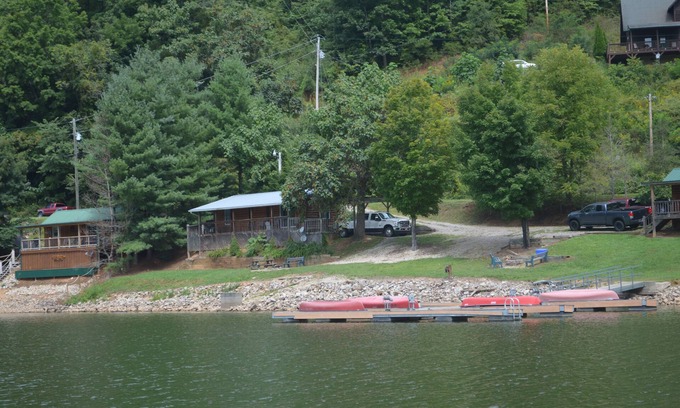 Butler House | Lakefront Bungalow, NEW BOAT DOCK, Hot Tub, Firepit