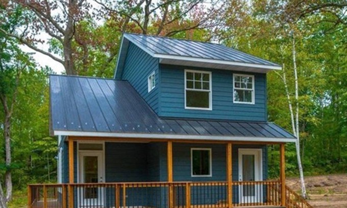 Luck Cottage | Lakefront Bunkhouse