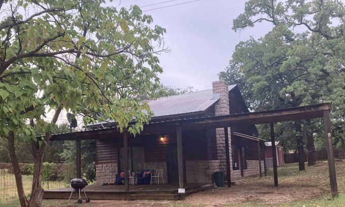 Buchanan Dam Cabin | LAKEFRONT CABIN!! 😎 FISHING OASIS🔥