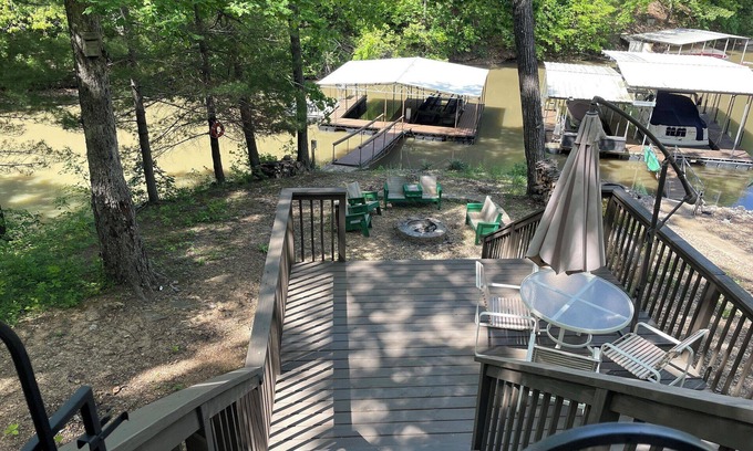 Camdenton House | Lakefront Cabin House near Camdenton at Lake of the Ozarks