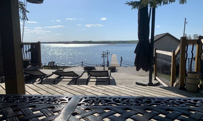 Parkland County Cabin | Lakefront cabin on beautiful Lake Isle.