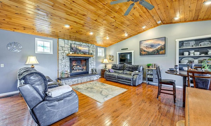 Robbinsville House | Lakefront Cabin Retreat with Dock in Robbinsville!
