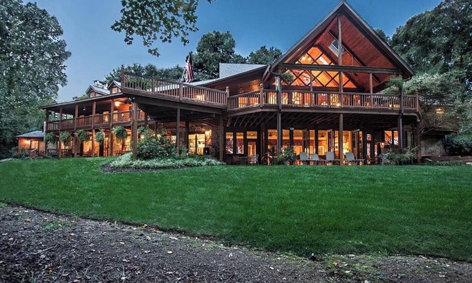 Fair Play House | Lakefront Cabin Retreat. Private Setting. Sleeps 20. Boat Rental