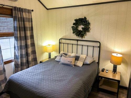 Mead House | Lakefront Cabin - The Willows - 11