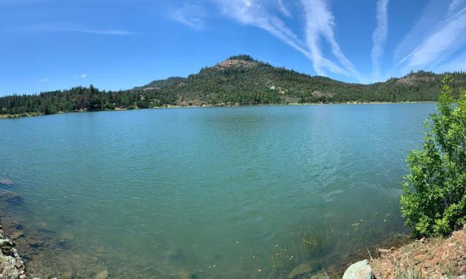 Shady Cove House | Lakefront Cabin