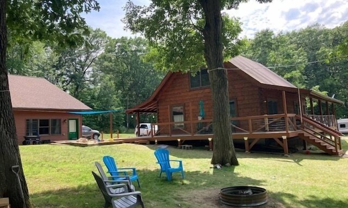 Fountain Cottage | Lakefront Cabin with Guest Cabin and Rec Room. Sleeps 14