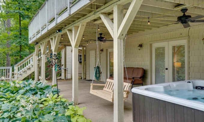 Cadiz House | Lakefront Cadiz Home with Hot Tub!