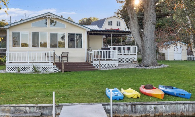 Vestaburg Cottage | Lakefront Chook Nook Cottage Dickerson Lake