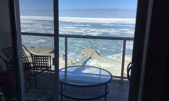 Geneva Condo | LAKEFRONT CONDO #208 2br/2Ba Beach, indoor pool. Rent3/4th free-use from10/1-4/1