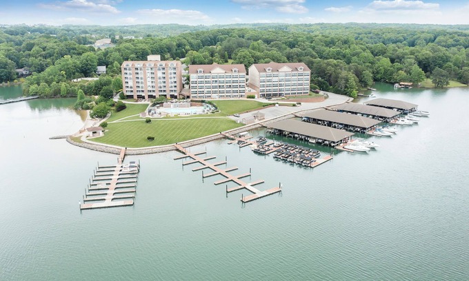 Huddleston Condo | Lakefront Condo - Awesome View! amenities incl.