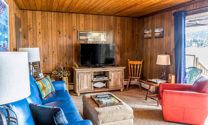 Whitefish Condo | Lakefront condo near ski resort with pool, hot tub & nearby beach