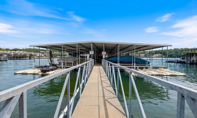 Village of Four Seasons Condo | Lakefront condo with shared pool & tennis court - jetted tub, grill, W/D, & AC