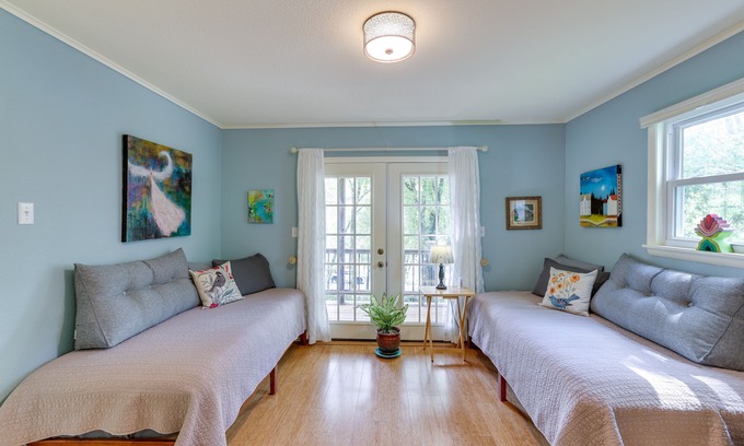 Beaver Cottage | Lakefront Cottage by Little Golden Gate Bridge